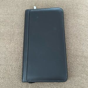 Leeds Black Genuine Leather Zip Around Organizer Portfolio Hauni Richmond (TD)